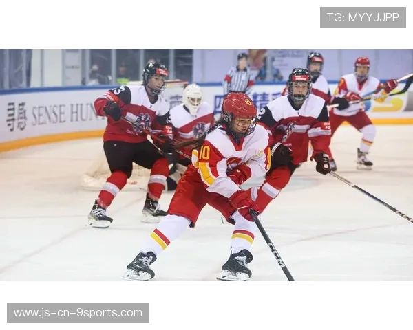 冰球队员比赛中偷吃巧克力被拍